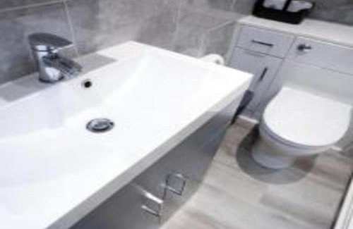 Folkestone Apartment | 1BR Harbor Apartment , Family-Friendly , Sleeps 4