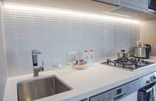 South Brisbane Apartment | 1BR Oasis in Southbank Free Wifi Pool