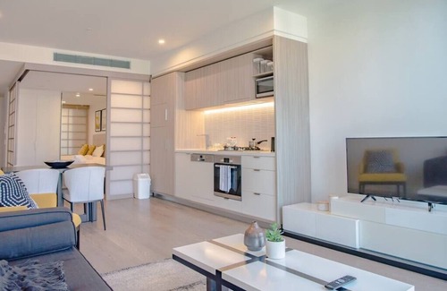 South Brisbane Apartment | 1BR Oasis in Southbank Free Wifi Pool