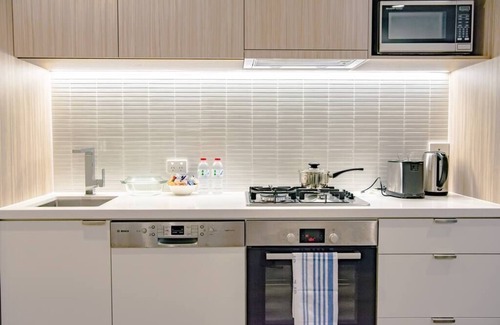 South Brisbane Apartment | 1BR Oasis in Southbank Free Wifi Pool
