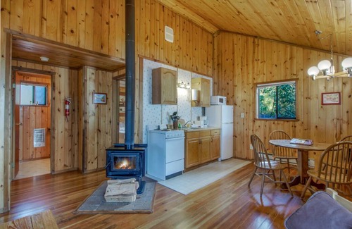 West Beach Cabin | 1BR Ocean View steps to prime west-facing beach and on-site cafe!