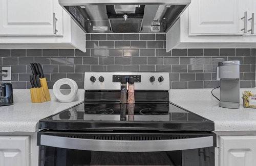 Mesa Apartment | 1BR/Pool/Gym/1 Mi To Banner Hospital
