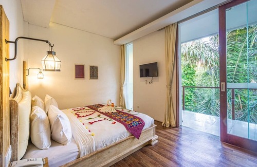 Kutuh Kaja Villa | 1BR Studio Room w/ Jungle View in Ubud Center (1)