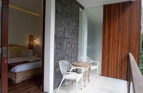 Kutuh Kaja Villa | 1BR Studio Room w/ Jungle View in Ubud Center (1)
