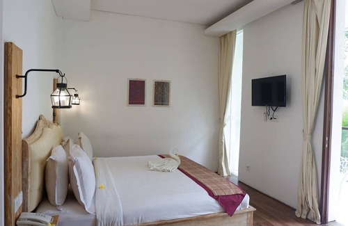Kutuh Kaja Villa | 1BR Studio Room w/ Jungle View in Ubud Center (6)