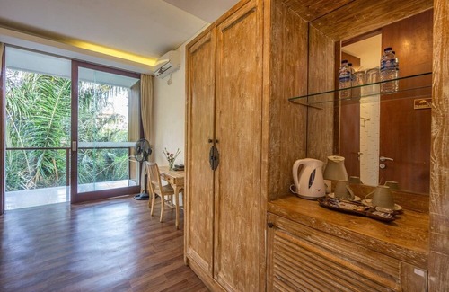 Kutuh Kaja Villa | 1BR Studio Room w/ Jungle View in Ubud Center (6)
