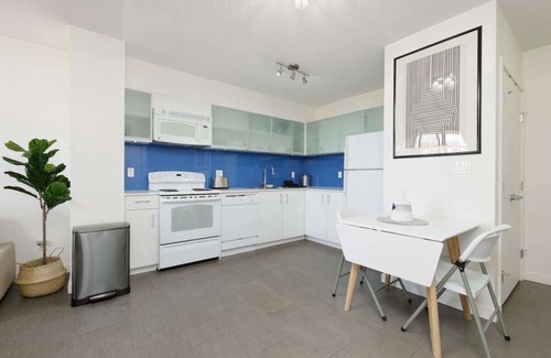 Gastown Condo | 1BR Stunning view in DT Gastown (30 days min)