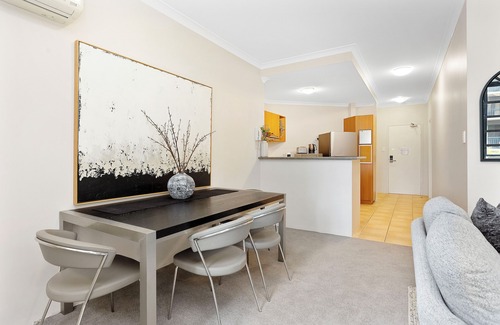East Perth Apartment | 1BR Stylish Suite on Hay St