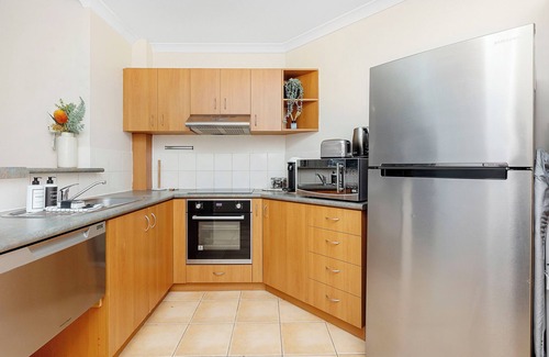 East Perth Apartment | 1BR Stylish Suite on Hay St