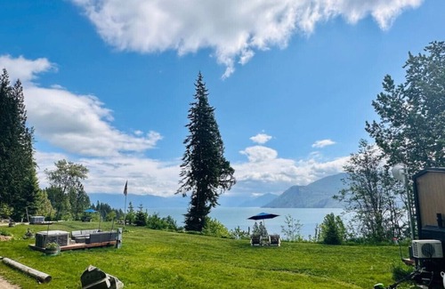 Sagle House | 1BR Tiny Home Hideaway w/Lake & Mountain Views