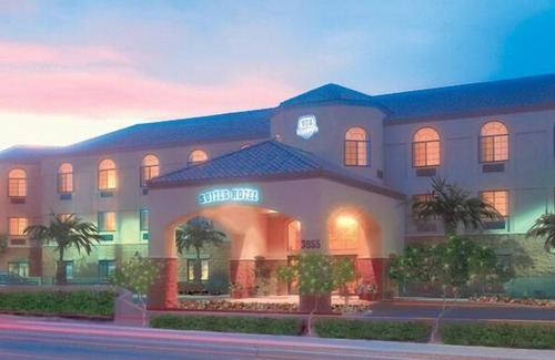 Miramonte Resort | 1BR w/WiFi & Resort Pool Near Attractions- Golf, Hike, Explore, Shop & Dine!