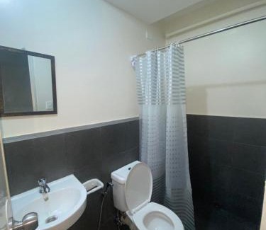 Quezon City Hotel | 1BR With Parking Commonwealth Quezon City