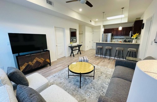 Katy Condo | 1K| Spacious Home in Gated Complex| Walk to your Daily Needs