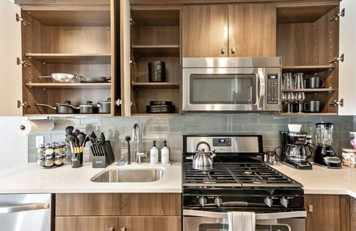 Downtown Salt Lake City Apartment | 1min Delta+Salt Palace |King Bed |Gym |Parking