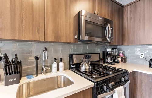 Downtown Salt Lake City Apartment | 1min Delta+Salt Palace |King Bed |Gym |Parking