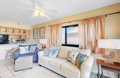 Navarre Beach Condo | 1st-floor condo with WiFi, outdoor pool & grilling area