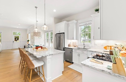 Cape Charles House | 1st Floor King Bed-Screened Porch-Family Friendly! Optional Resort & Golf Access