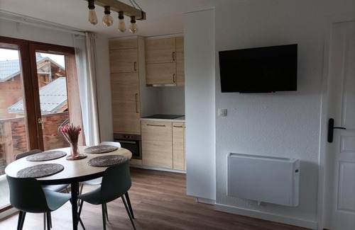 La Joue du Loup Apartment | 1st floor, parking, tv, ski locker, 32m², La Joue du Loup