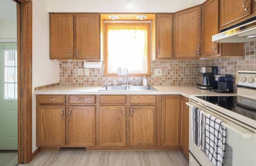 Portage Lakes House | 1st flr nr Shaker, RTA rail, Cle Clinic & Univ. Ho