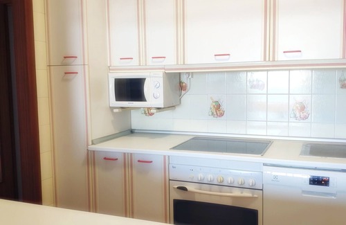 Velilla-Taramay Apartment | 1st line of the beach. Air conditioner. Pool. Tennis. Free WIFI