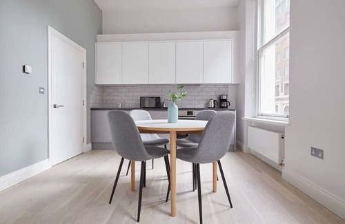 Holborn and Covent Garden Apartment | 1VH sleeps 4 Virginia House - Stylishly Bloomsbury