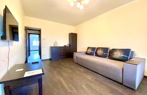 Sukhinovka Apartment | 2-кімн Просторі апартаменти ,світлий, стриманий дизайн
