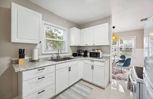 Dixieland House | 2/1 Fenced Home Pet Friendly