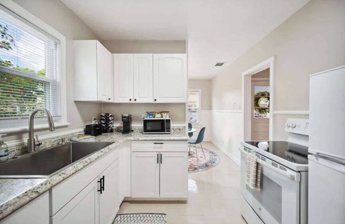 Dixieland House | 2/1 Fenced Home Pet Friendly