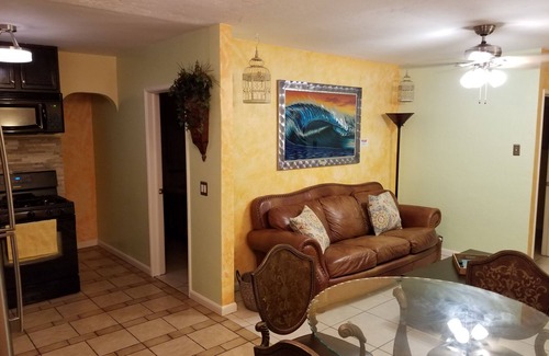 Royal Poinciana House | 2/1 Hollywood Vacation Cottage