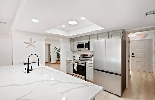 Largo Villa | 2,100sqf Villa · KING Beds · Heated Pool · Game Room · GYM · Beach 2miles