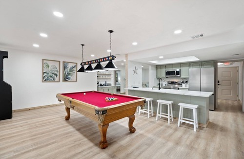 Largo Villa | 2,100sqf Villa · KING Beds · Heated Pool · Game Room · GYM · Beach 2miles
