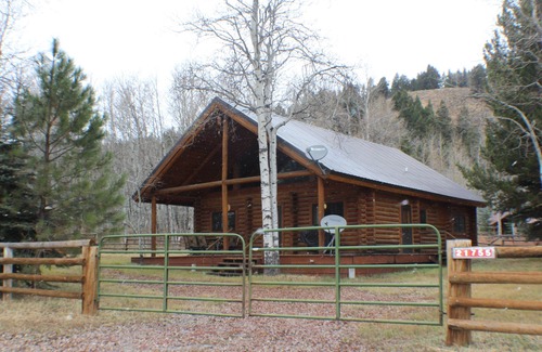 Moran House | 2/2 Cabin with Loft Nestled next to National Forest