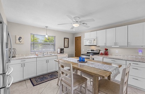 Saint James City House | 2/2 Property in St. James City, Pet Friendly, Fenced in Yard!
