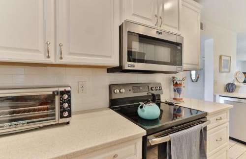 Bouchelles Island Apartment | 2-2 Riverfront Condo At Bouchelle Island