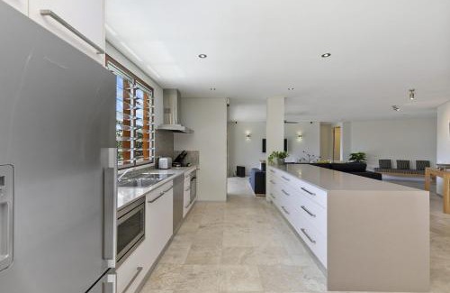 Point Lookout Apartment | 2 4 Meegera Place