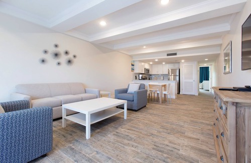 Indian Shores Hotel | 2 Awesome Units for Group Travel, Kitchen, Beach, Pool, Outlet Shopping