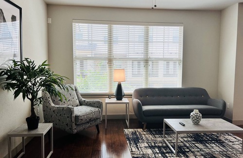 Memorial House | 2 BD/2.5 BA TOWNHOME🏠/ KING BD /GARAGE NEAR CITYCENTRE🛍