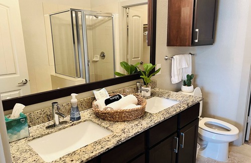 Memorial House | 2 BD/2.5 BA TOWNHOME🏠/ KING BD /GARAGE NEAR CITYCENTRE🛍