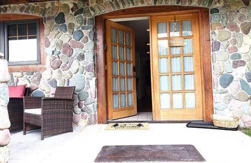 West Glacier Apartment | 2 BD, 2B with Jet Bath Tub, Sauna, Sleeps 6, 2 minutes from West Glacier