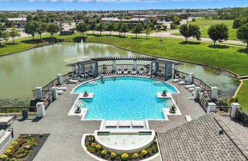 Frisco Apartment | 2 BD Luxe Oasis, Near The Star and Shops