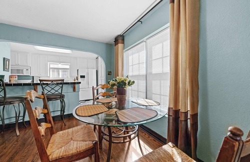 Tyler Cottage | 2 Bdr, 1 bath, 4 guests: Entire Cozy Cottage Historical Tyler Azalea District