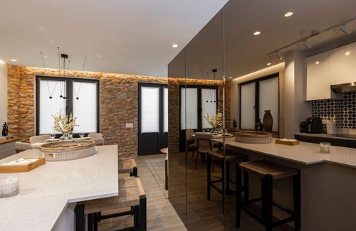 Panama City Condo | 2 bdr 🛏️+ 1 bthr 🛁 Apt in Casco Viejo w/Rooftop Pool 👙🌇📸
