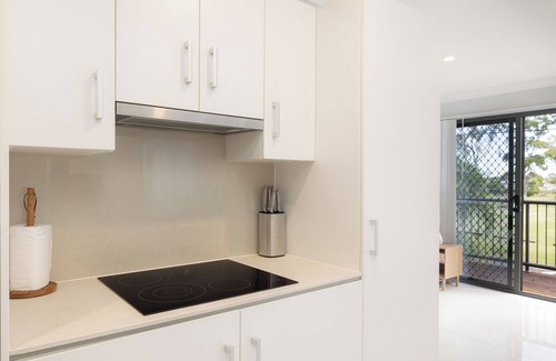 Rocklea Apartment | 2 Bdr Apt! Garage! Espresso! GST Credits! 373B2