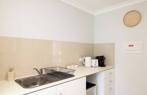 Rocklea Apartment | 2 Bdr Apt! Next to Park! GST Credits! 373B2