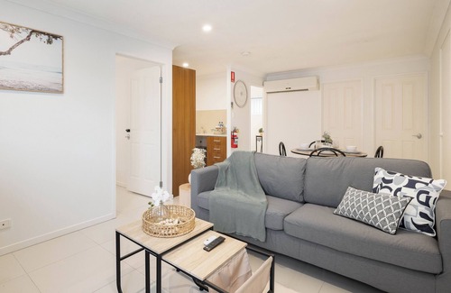 Rocklea Apartment | 2 Bdr Apt! Spotless! Garage Parking! 216D2