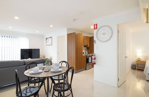 Rocklea Apartment | 2 Bdr Apt! Spotless! Garage Parking! 216D2