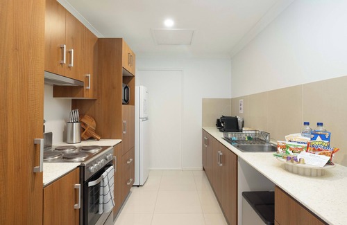 Rocklea Apartment | 2 Bdr Apt! Spotless! Garage Parking! 216D2
