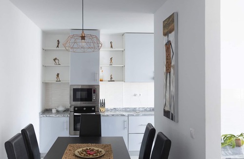 Praia Apartment | 2 bdr cozy apt near Praça Center, AC & Fast Wi-Fi