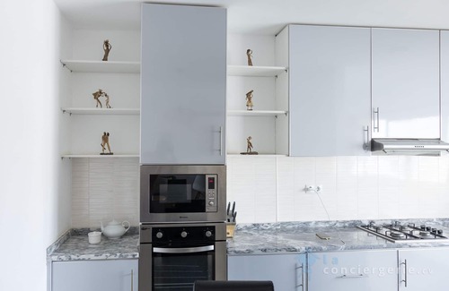 Praia Apartment | 2 bdr cozy apt near Praça Center, AC & Fast Wi-Fi