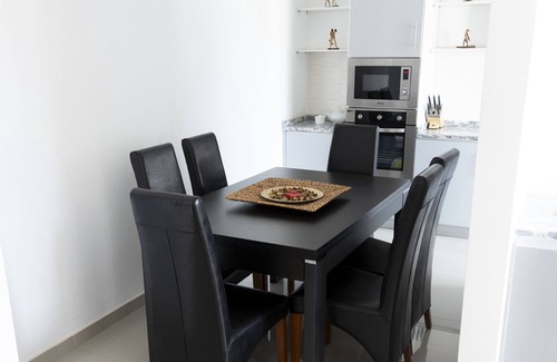 Praia Apartment | 2 bdr cozy apt near Praça Center, AC & Fast Wi-Fi